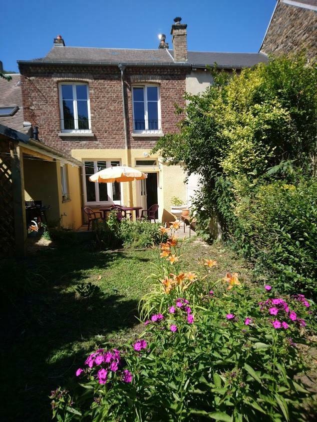 Villa Cour Et Jardin Revin  Exterior foto